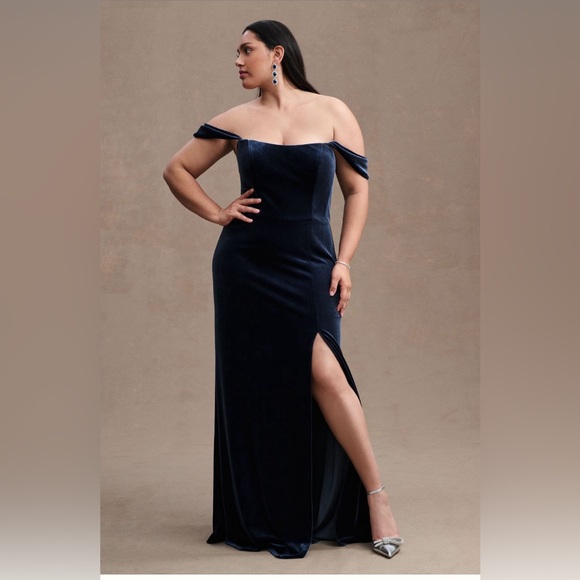 NWT Jenny Yoo Issa Off-The-Shoulder Stretch Velvet Column Gown - Picture 2 of 6